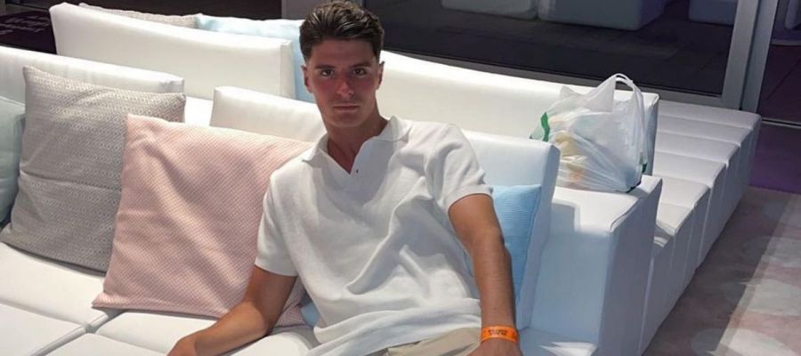 Morocco U23 international Oussama El Azzouzi arrives as the fourth Rossoblu signing of the season, following the acquisitions of Beukema, Posch and Moro.