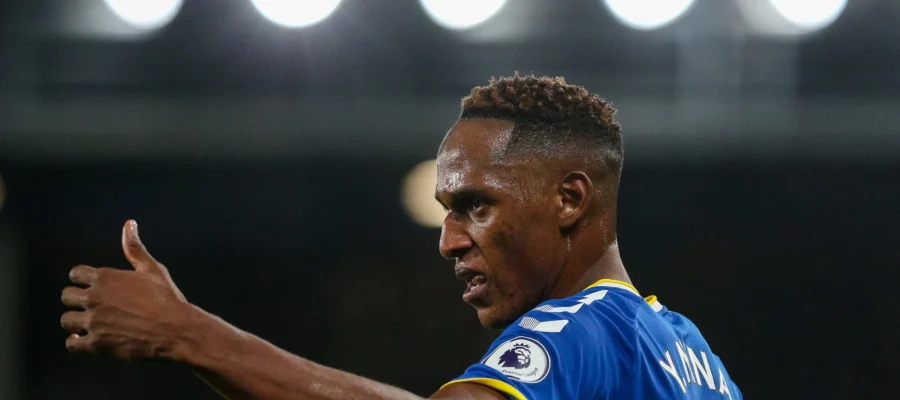 Scudetto winners Napoli are also said to have made a move for Mina, but Cagliari wish to hijack the defender ahead of a decisive Serie A campaign.