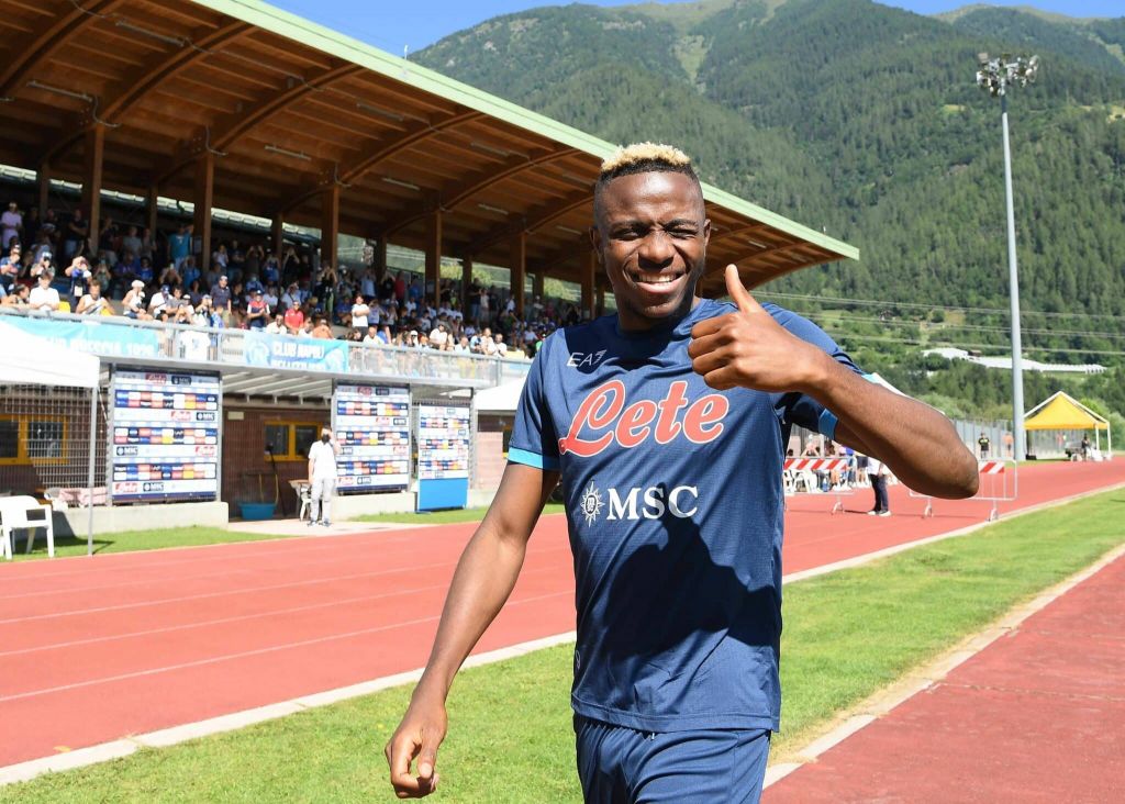 Victor Osimhen and Napoli are expected to shake hands soon. After several meetings, the Partenopei and his agent Roberto Calenda struck a deal.