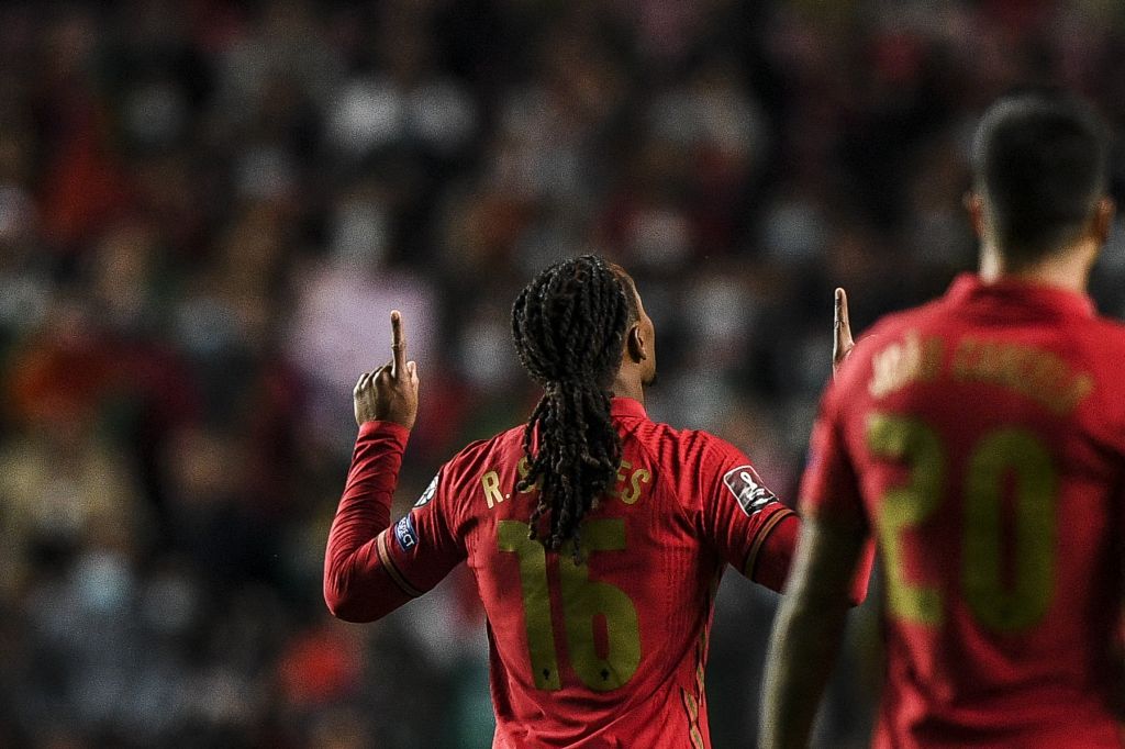 Roma have gotten closer to landing Renato Sanches, who has been their top target for the midfield for the last few weeks.