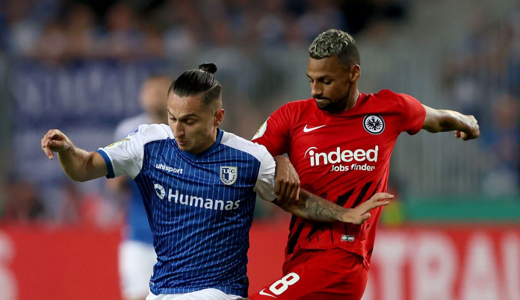 Despite Sevilla running interference, Lazio might still sign Djibril Sow, as the exchange of documents with Eintracht Frankfurt has reprised after a pause.