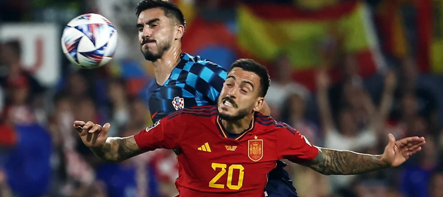 Fiorentina and Napoli are chasing after Josip Sutalo, but their offers have fallen short of Dinamo Zagreb’s valuation. Ajax are after him too.