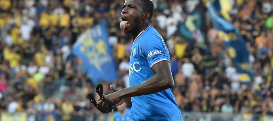 Victor Osimhen made his return to the Castelvolturno training center on Thursday, undergoing therapies and working in the gym while nursing a thigh strain.