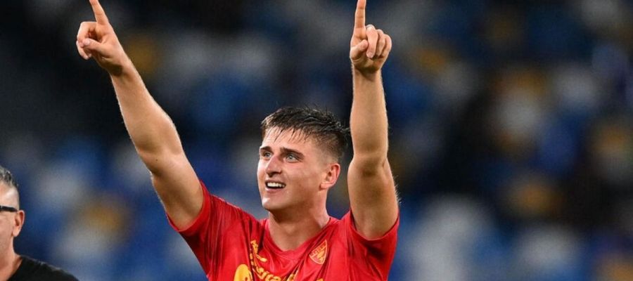 Milan have probed a few strikers to deputize Olivier Giroud but might not sign anybody after all. Their preferred one is Hugo Etiktité.