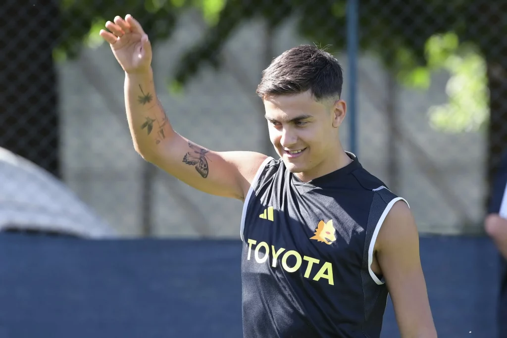 Paulo Dybala will undergo more tests on his injured knee in the next couple of days. However, there’s not much hope he’ll be available for Sunday’s clash.