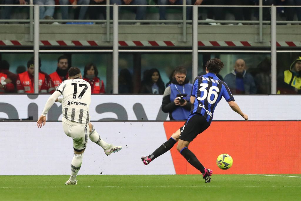Roma have inquired about Filip Kostic as there’s a chance they’ll lose Leonardo Spinazzola in the final days of the summer.