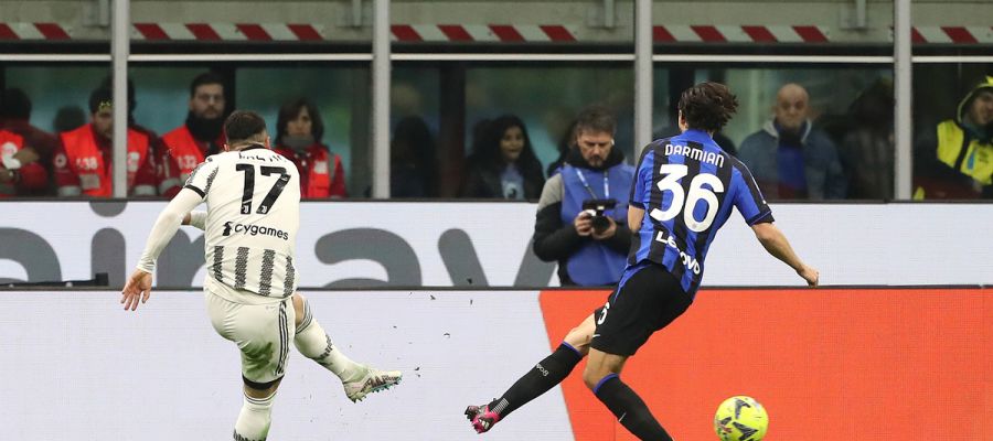 Roma have inquired about Filip Kostic as there’s a chance they’ll lose Leonardo Spinazzola in the final days of the summer.