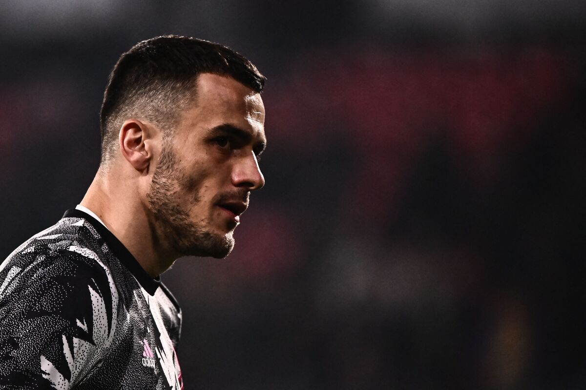 Filip Kostic had a solid first season at Juventus, but he might be on the move if the management received a strong offer.