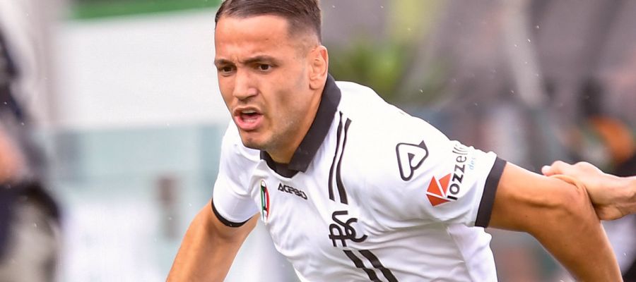 Guido Angelozzi, Frosinone chairman, himself confirmed the interest of the club in Manaj. Reportedly, even Sampdoria have eyed Manaj to succeed Gabbiadini.