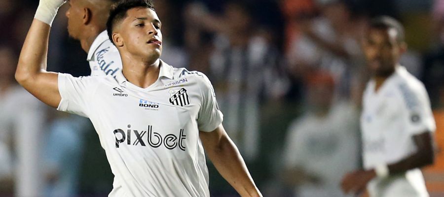 Considered one of Brazilian football’s hottest prospects, Leonardo is contracted with Santos until December 2026, and is expected to depart soon.