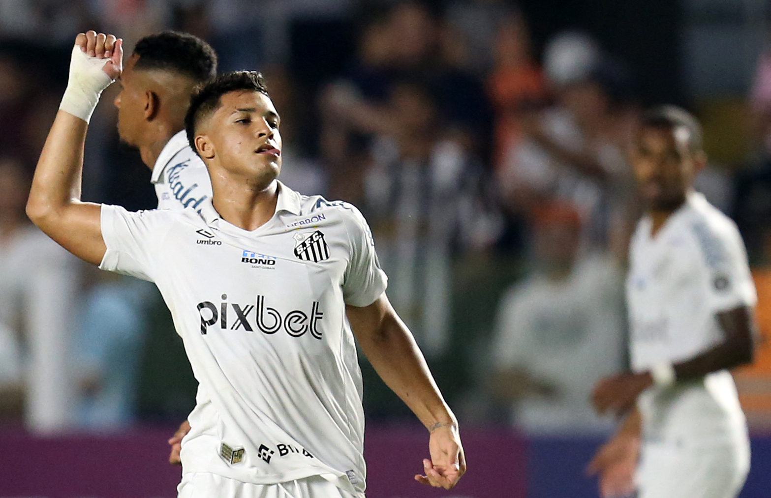 Considered one of Brazilian football’s hottest prospects, Leonardo is contracted with Santos until December 2026, and is expected to depart soon.