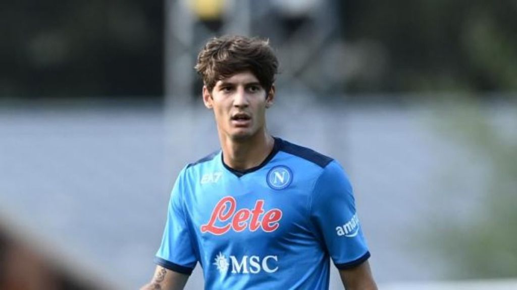 Rudi Garcia wishes to keep Alessandro Zanoli in the Napoli squad for this season, but the youngster aims to depart to feature more regularly.