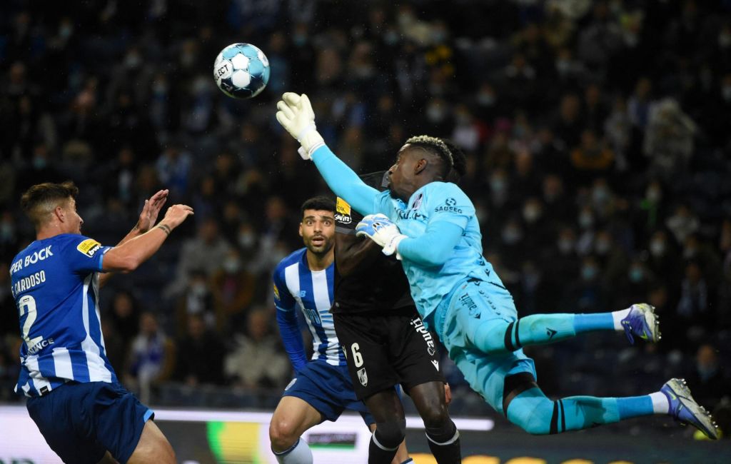 Taking Milinkovic-Savic's potential exit into consideration, the Granata tried to onboard Vitoria goalkeeper Bruno Varela in the summer.