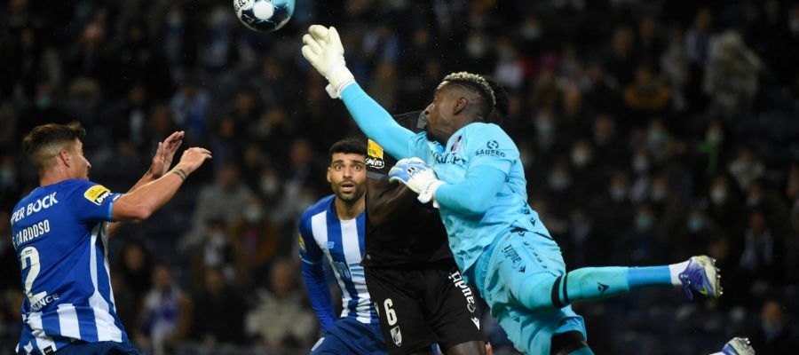 Taking Milinkovic-Savic's potential exit into consideration, the Granata tried to onboard Vitoria goalkeeper Bruno Varela in the summer.