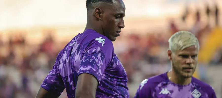 Yerry Mina suffered a muscular injury in a recent match against Chile and risks missing a lot of time. The defender joined Fiorentina on a free move.
