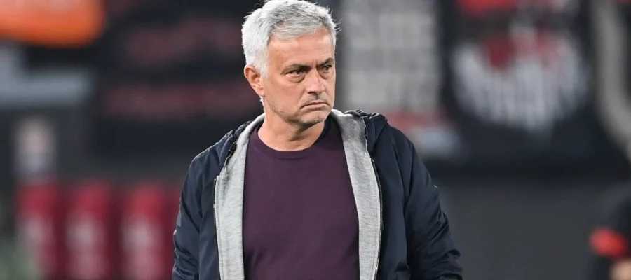 José Mourinho started the season as a lame duck, as his contract with Roma runs out in June 2024. He and the club aren’t planning to decide his future late.