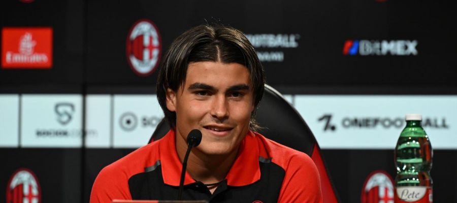 Milan, Lazio, Napoli, and Inter were forced to exclude some players from their Champions League lists. The Rossoneri didn't insert two young newcomers.