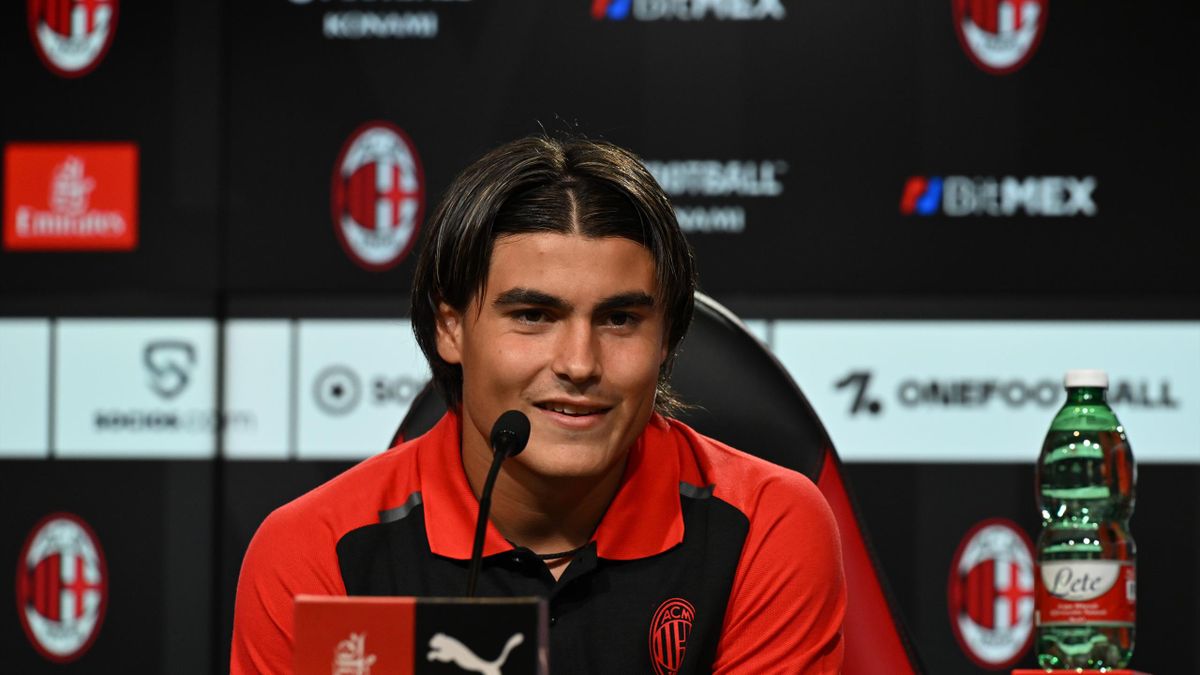 Milan, Lazio, Napoli, and Inter were forced to exclude some players from their Champions League lists. The Rossoneri didn't insert two young newcomers.
