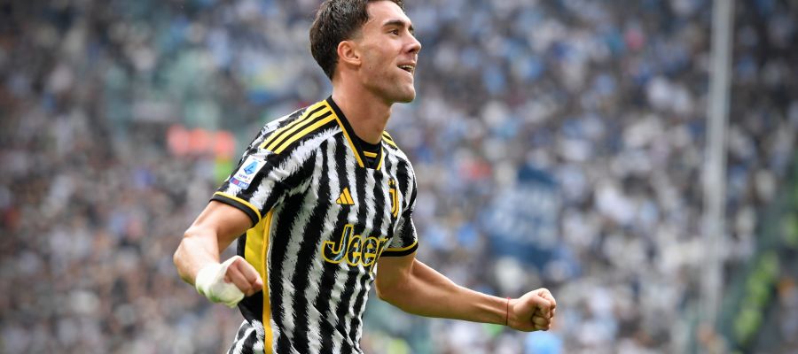 Dusan Vlahovic scored a brace with his right foot against Lazio. Until that day, he had netted just 8 eight goals in that manner.