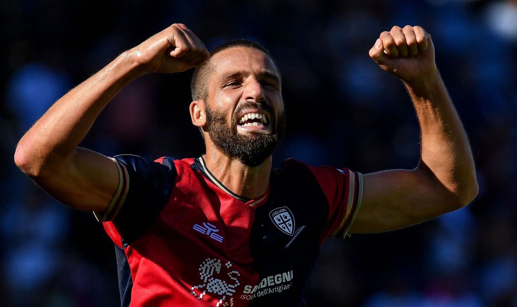 Inspired by their captain, Cagliari executed a stunning four-goal comeback over Frosinone, with Pavoletti himself scoring a brace in stoppage time.