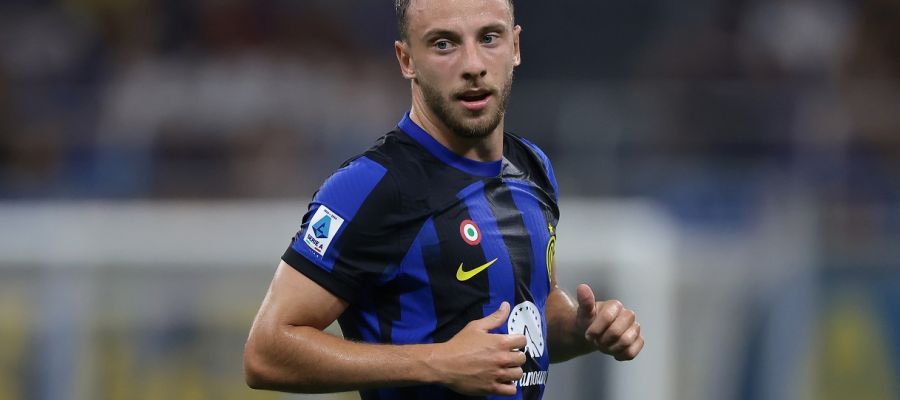 Carlos Augusto has been called up by Brazil for the first time in his career, benefitting from some absences. Italy reportedly courted the wingback.