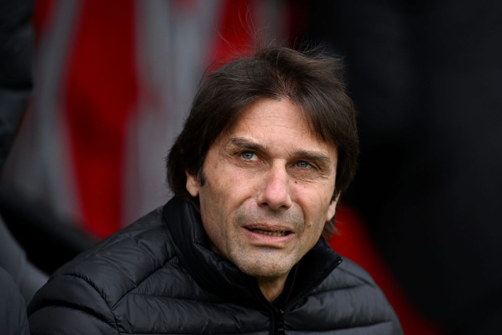 Napoli president Aurelio De Laurentiis is going to great lengths to sway Antonio Conte into taking over, not necessarily waiting till the end of the season.