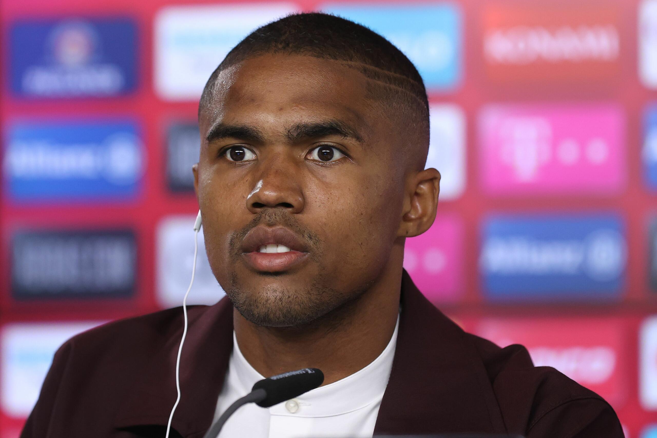 Douglas Costa is a free agent after finishing up his contract with the Los Angeles Galaxy and offered his services to Juventus.
