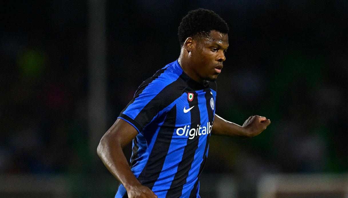 Denzel Dumfries is one of the many Inter players expected to renew his contract. He’s very much on the same page with the team on the matter.