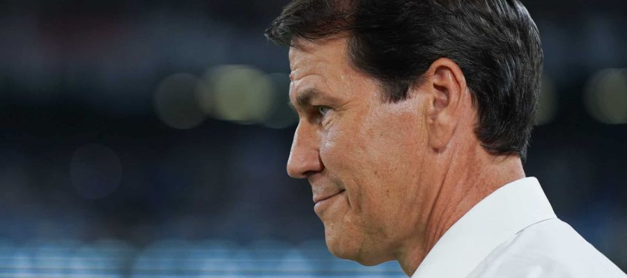 Rudi Garcia is preparing for the Verona game with the burdensome presence of Napoli owner Aurelio De Laurentiis at the training center.