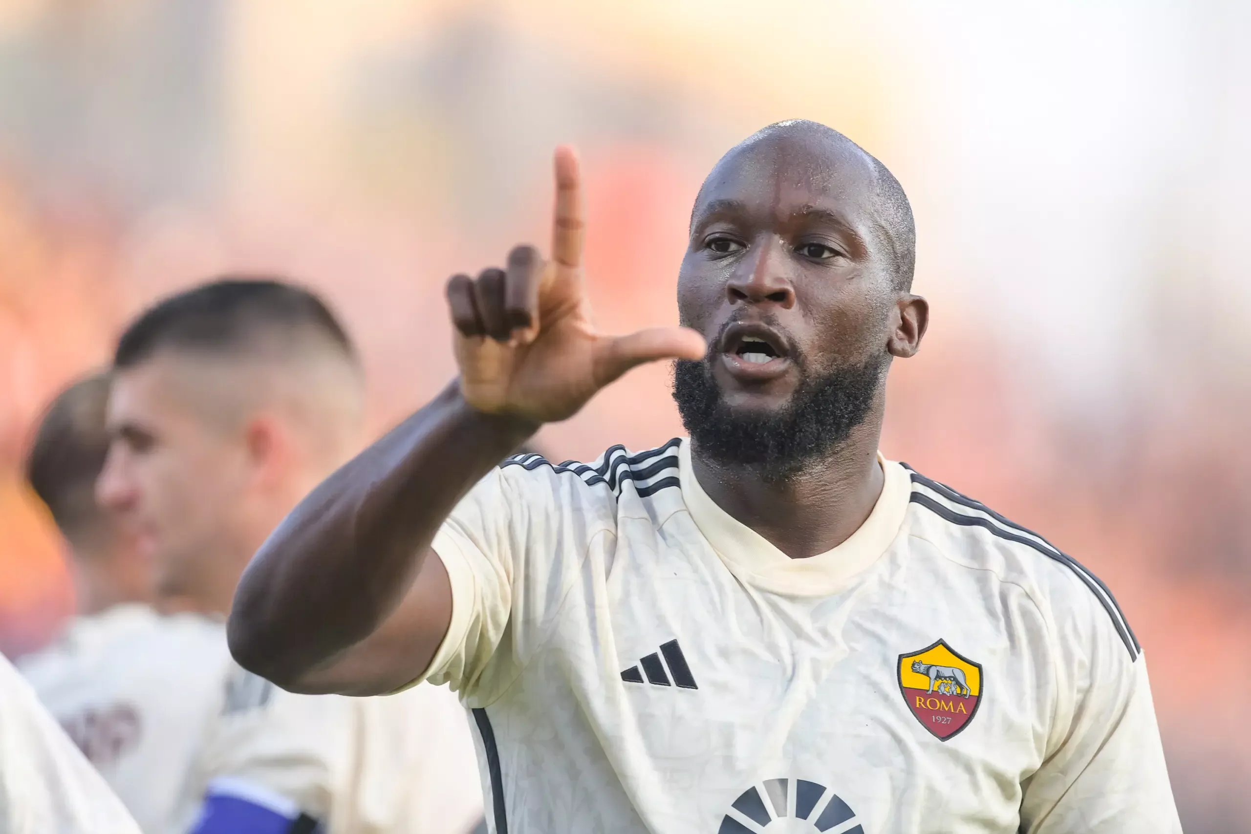 Chelsea are very much willing to sell Romelu Lukaku next summer and have reportedly already agreed to his valuation with his camp, around €40M.