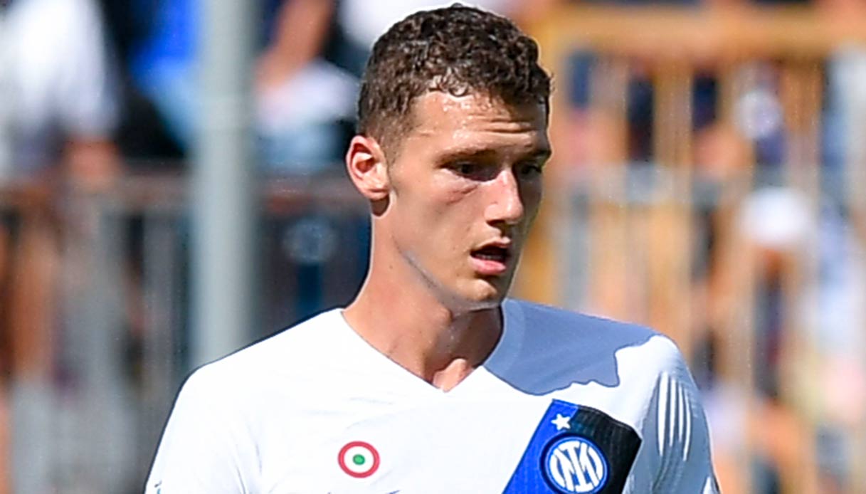 Benjamin Pavard has avoided the worst-case scenarios relative to his knee injury but will have to miss time. The Frenchman dislocated his patella.