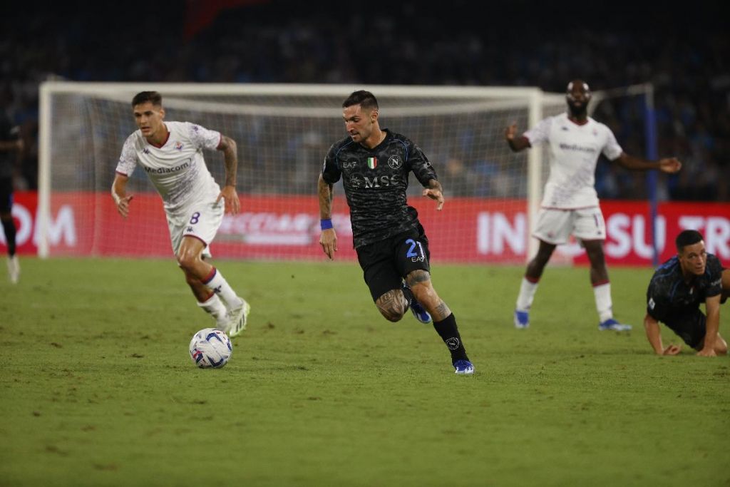 Matteo Politano visibly showed his frustration for getting replaced in the second half of the Fiorentina game, becoming the third Napoli player to do that.