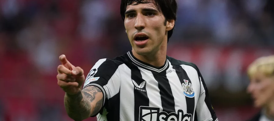 FIGC, the Italian Football Association, officialized the suspension of Sandro Tonali on Thursday. However, it’s not valid in England right away.