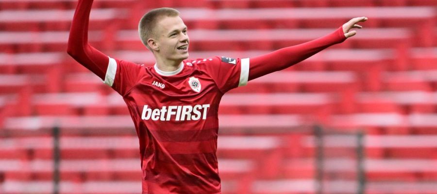 With Paul Pogba out of the picture and Nicolò Fagioli potentially facing a ban too, Juventus will have to intervene in the midfield in January.