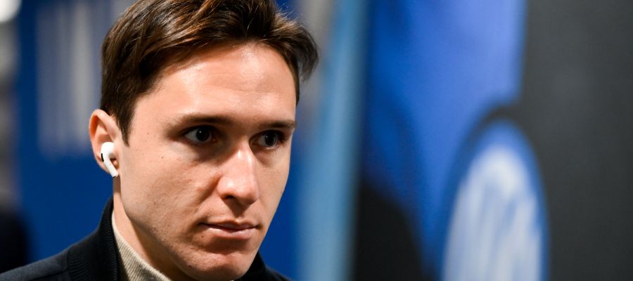 Federico Chiesa plans to be patient this summer, which leaves the door open to any solution about his future, and Napoli have rekindled their efforts to lure him away.