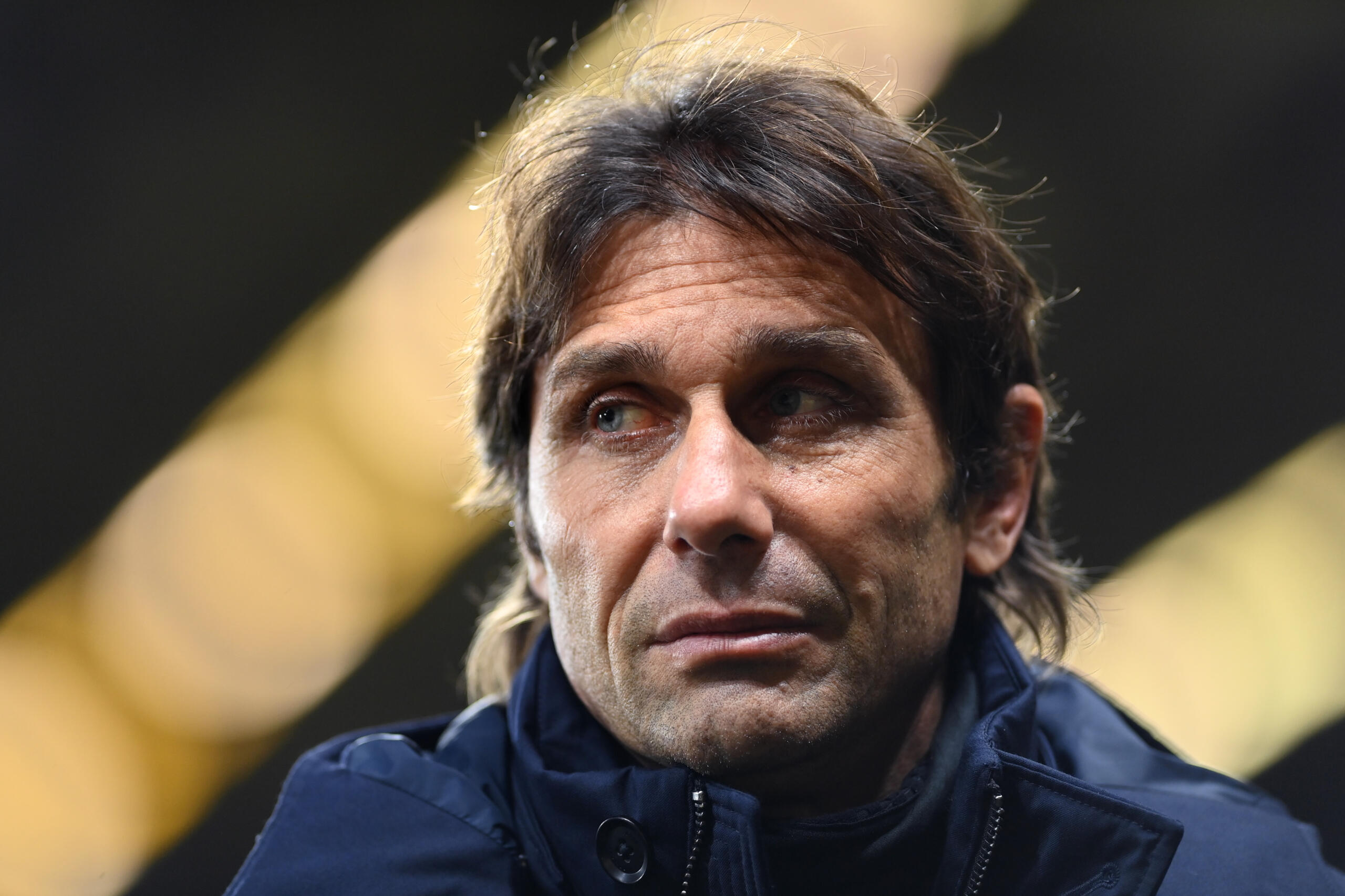 Napoli have reprised talking with Antonio Conte and believe they have a better chance of hiring him in the past, as he'd like to work in Italy.