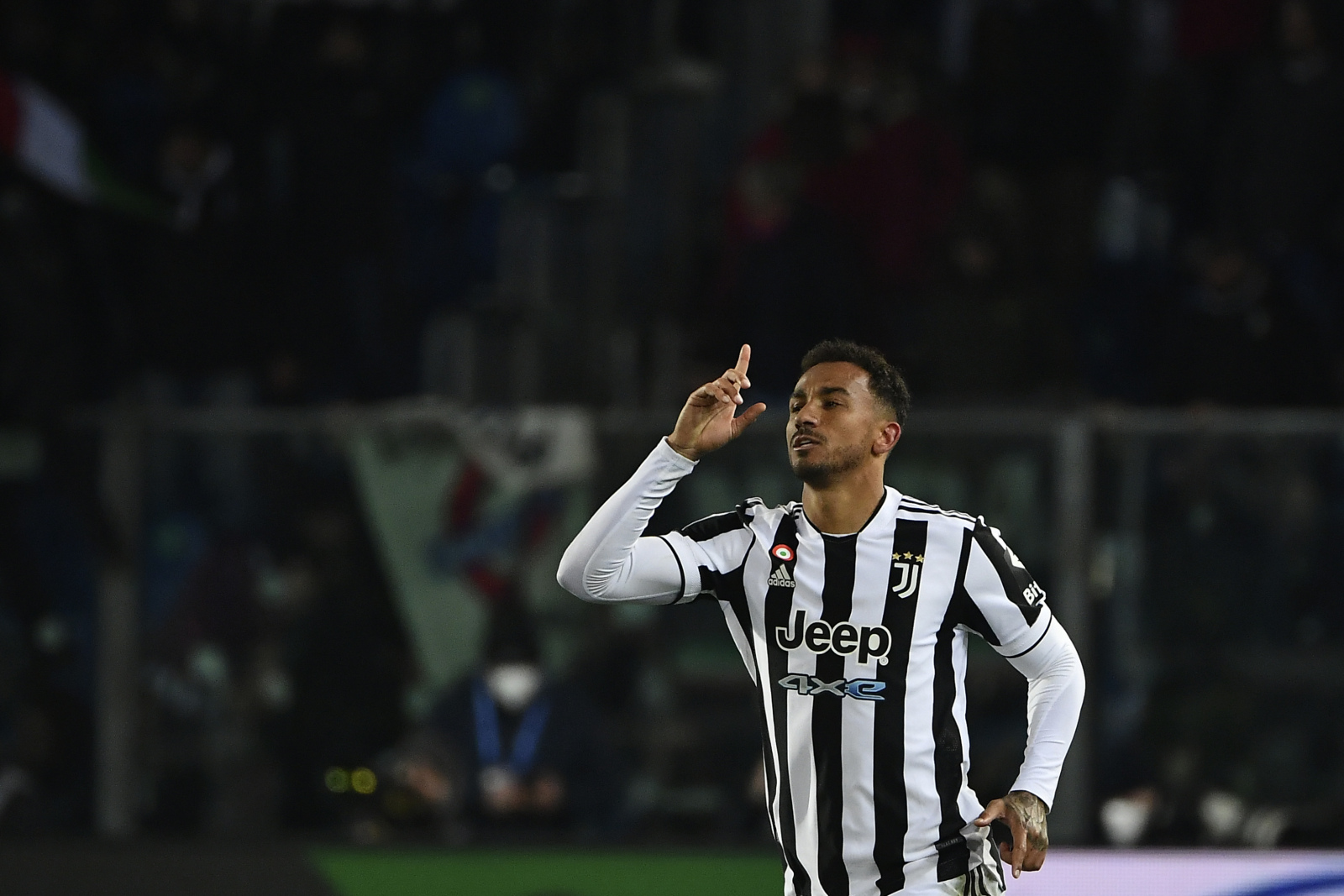 Danilo will stay at Juventus for at least the next two years, as he possesses no interest in moving to either of the big clubs interested in his services.