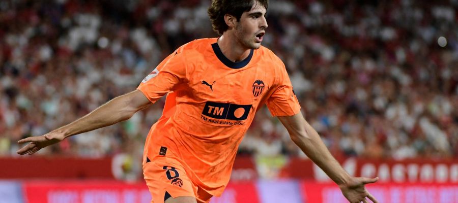 A few Italian elite teams have taken notice of Valencia’s latest revelation Javi Guerra. However, they will easily be priced out next summer.