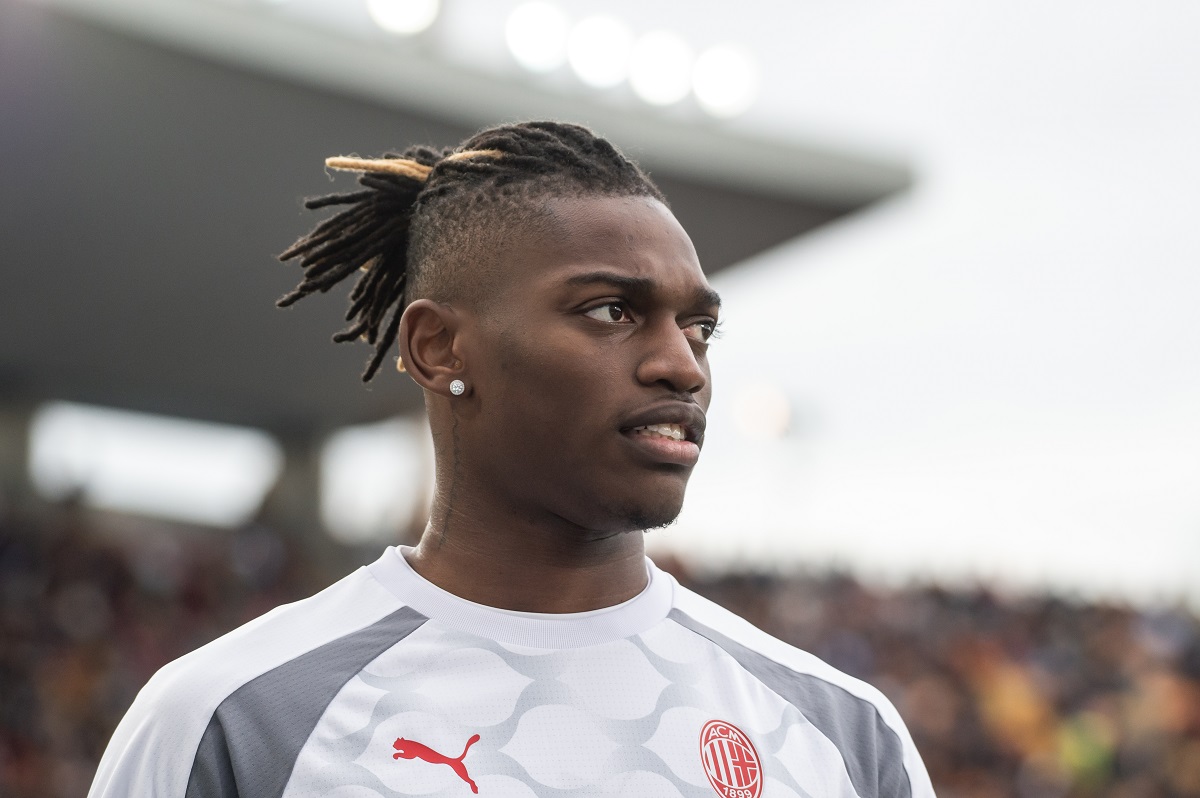 Rafael Leao is promoting his book ‘Smile’ and has expressed his intention to stay at Milan for years to come in an interview.