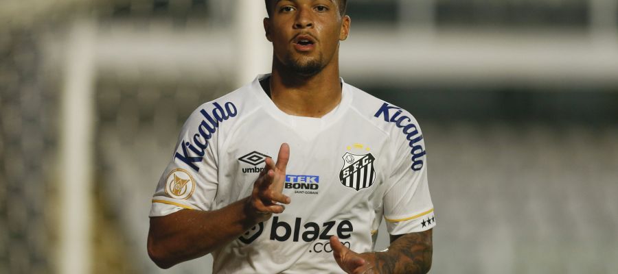 Roma are about to see Marcos Leonardo, whom they chased until the last moment in the summer, join another team, as Benfica are very close to acquiring him.