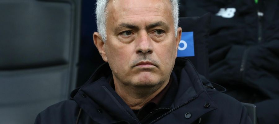 Fresh off his Roma dismissal, José Mourinho has turned down the advances from Al Shabab, at least for the time being, as he’d like to take over Napoli.