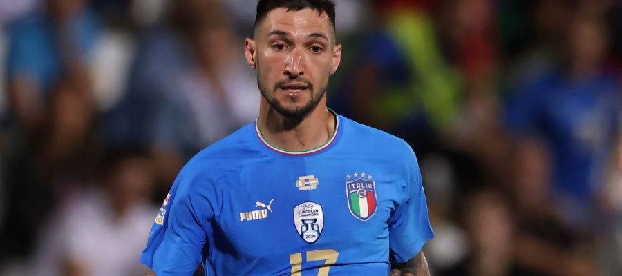 Matteo Politano mulled a proposal from Saudi team Al Shabab, but he’s poised to reject it and stay at Napoli. He and the club have rekindled their talks.