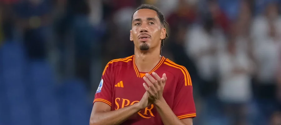 Chris Smalling isn’t expected to return at the end of the current international break. He has started a new rehab plan to cure his patellar tendon issue.