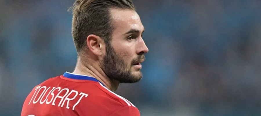 Napoli are in the market for a new central midfielder and could resume pursuing Lucas Tousart, whom they targeted in the early stages of the summer window.