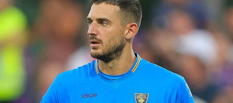 Roma might change their goalie next summer and have Lecce’s Wladimiro Falcone into their crosshairs since the future of Rui Patricio is uncertain.