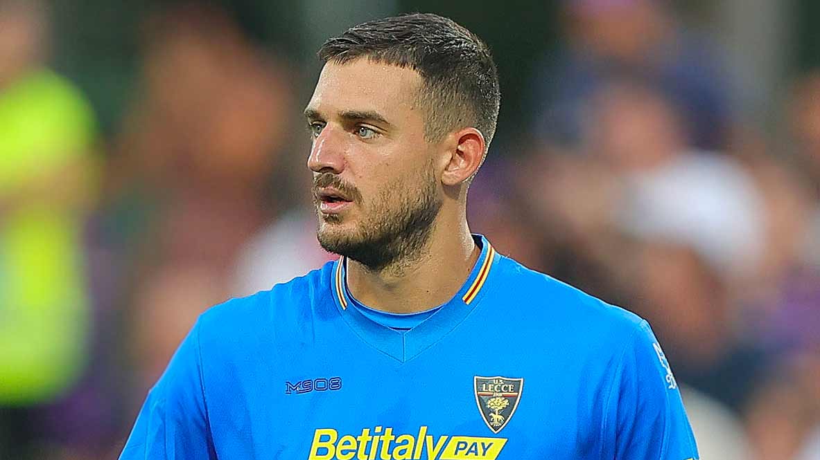 Roma might change their goalie next summer and have Lecce’s Wladimiro Falcone into their crosshairs since the future of Rui Patricio is uncertain.