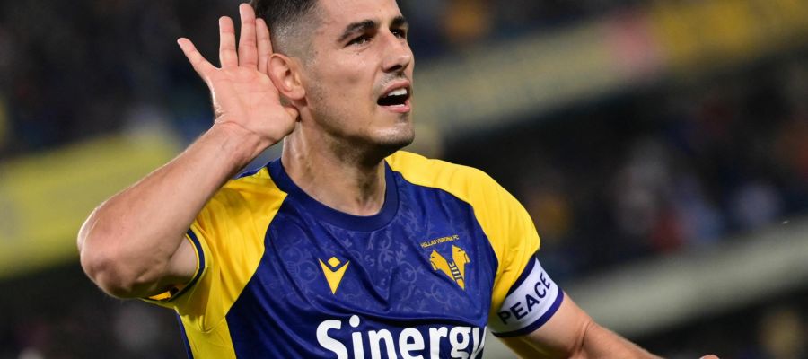 Napoli have not expanded their shortlist past their long-time options Marco Davide Faraoni and Pasquale Mazzocchi so far.