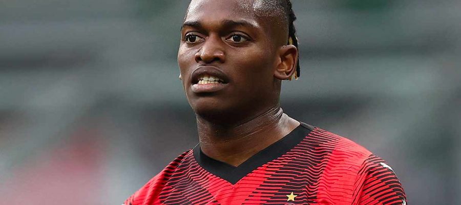Rafael Leao unveiled his book on Tuesday night and discussed some of the topics included in it, including his decision to sign a new contract with Milan.