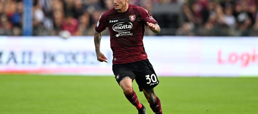 Napoli are in the market for a new fullback, and they have started to revisit two familiar names, Pasquale Mazzocchi and Marco Davide Faraoni.