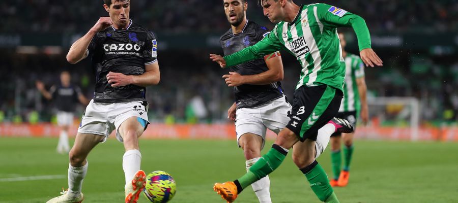 Milan have struck a deal with Juan Miranda on a four-year contract, should he arrive in June. They have opened talks with Real Betis for a January move.